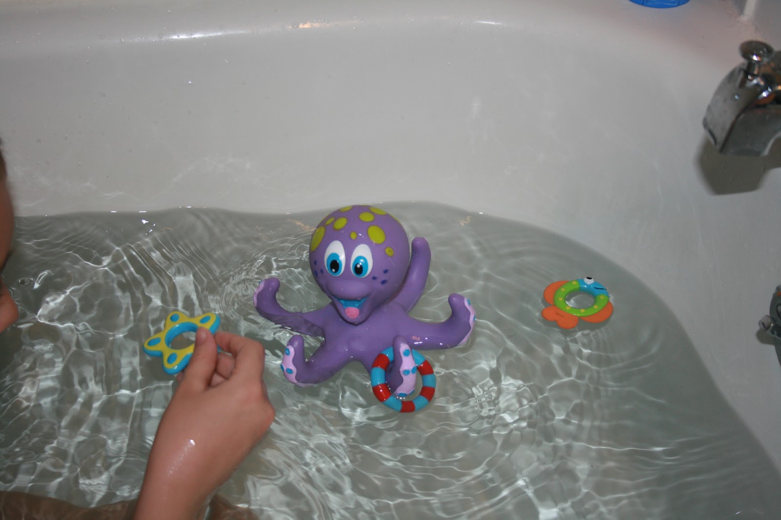 nuby octopus bath toss toy