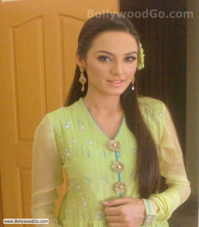 Sadia Khan - Email address, photos, phone numbers to Sadia Khansadia khan