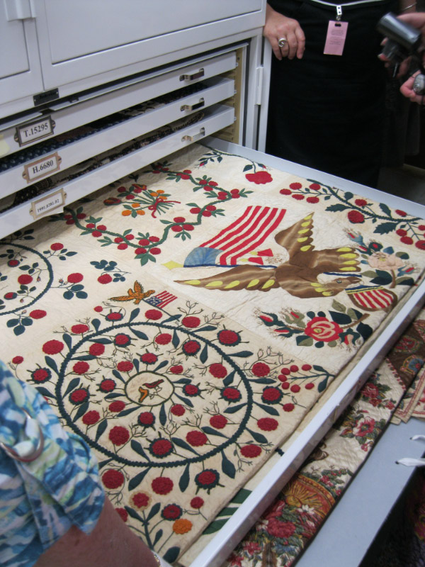 ICandyQuilts Smithsonian quilt tour