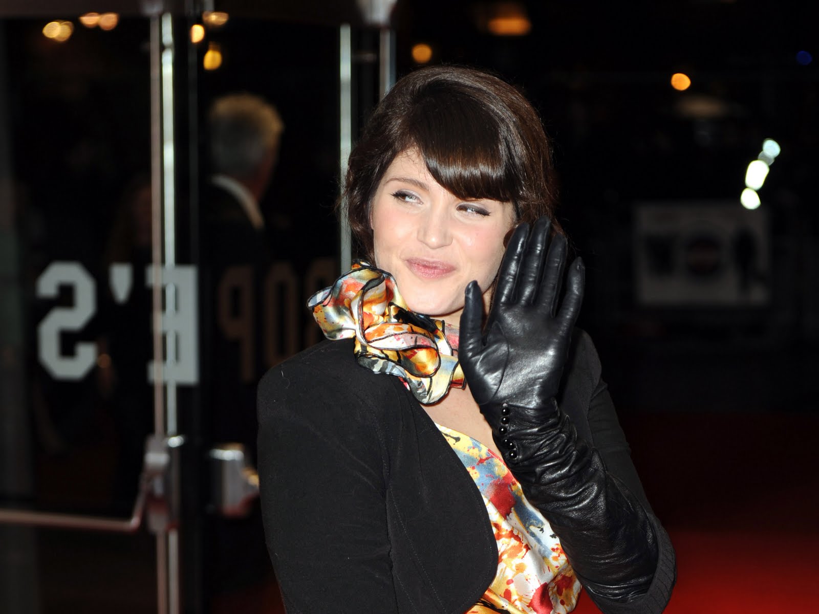 http://4.bp.blogspot.com/-i1s5rxKLHqk/TdEIs-LaQjI/AAAAAAAAAgE/8cbWAT4DMcI/s1600/Gemma-Arterton-006.jpg