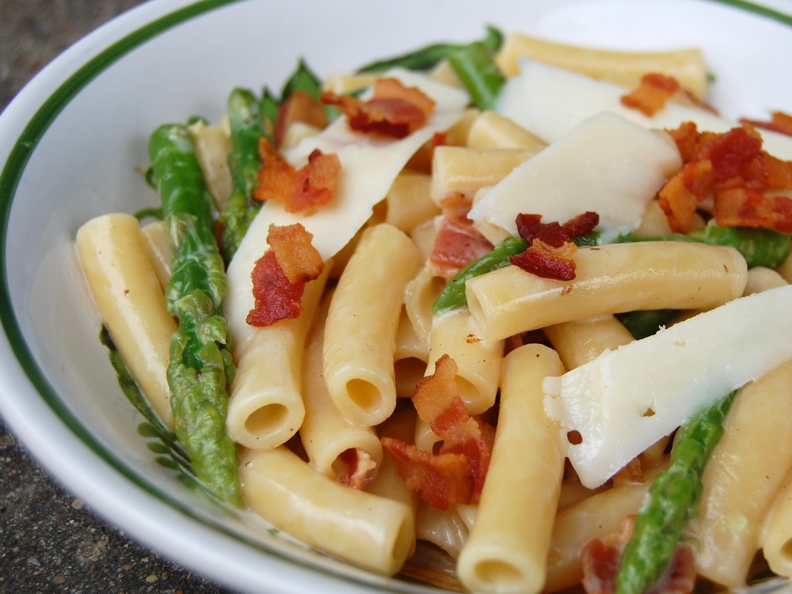Cassie Craves White Wine Pasta with Bacon, Asparagus and Asiago