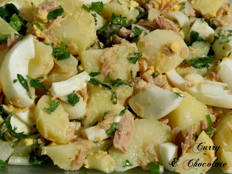“Papas aliñás” andaluzas o aliño de patatas cocidas – Andalusian potato salad “Papas aliñás” andaluzas o aliño de patatas cocidas – Andalusian potato salad
