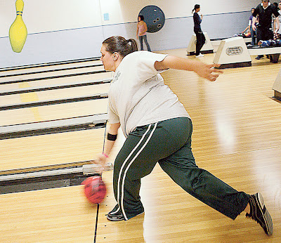 Fat-Girl-Bowling-Funny-Pic.bmp