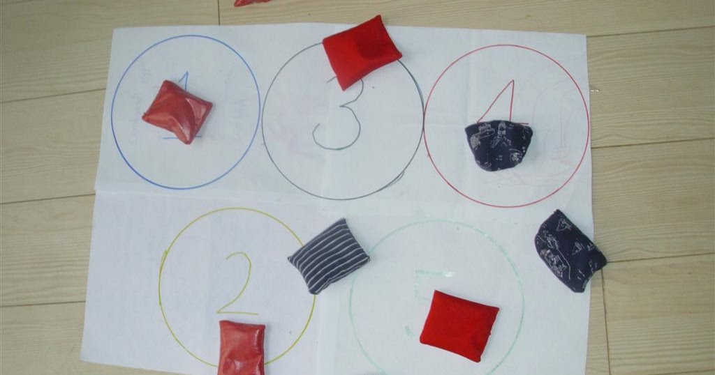 The DoItYourself Mom Olympic Ring Bean Bag Toss