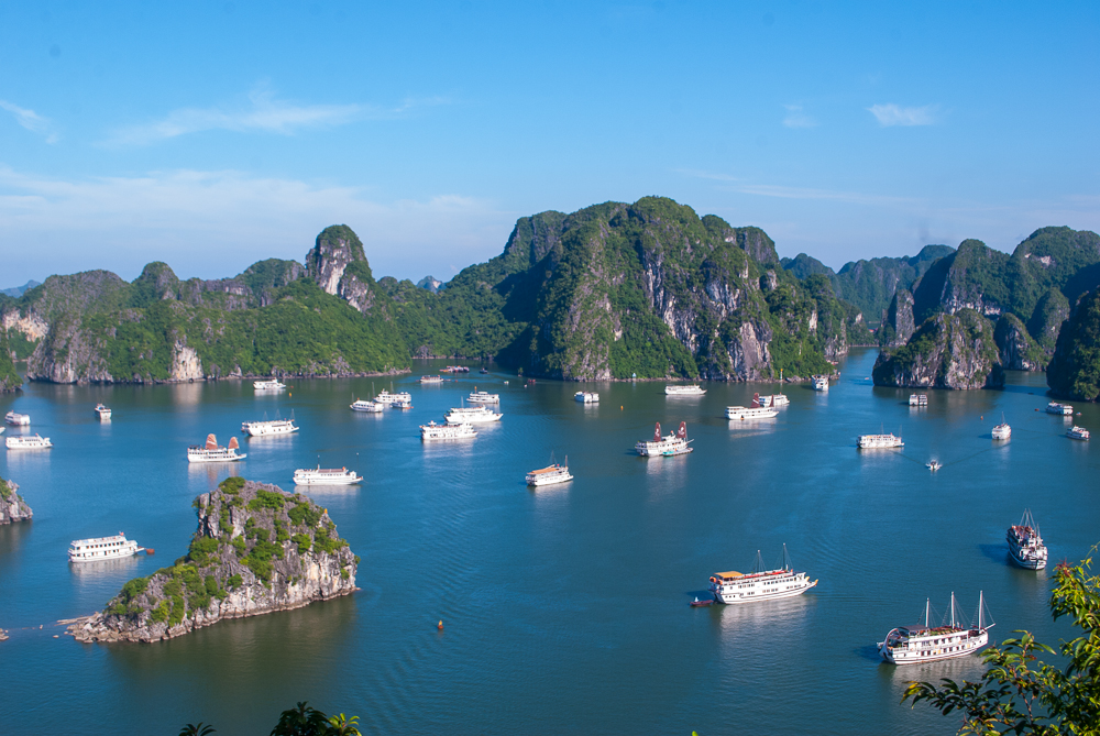 incredible view of ha long bay vietnam image of the amazing view ha long bay vietnam