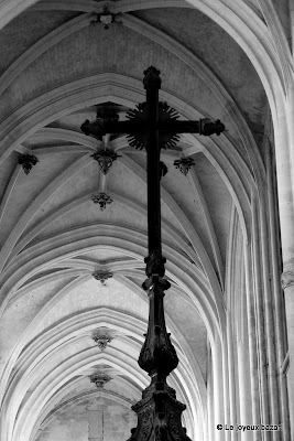 Senlis -cathédrale - croix