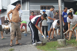 Kerja Bakti Bersama Warga