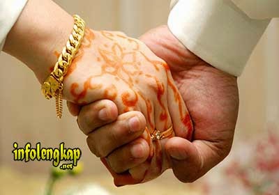 HOT!! Hukum Jilat dan Cium Vagina Pasangan
