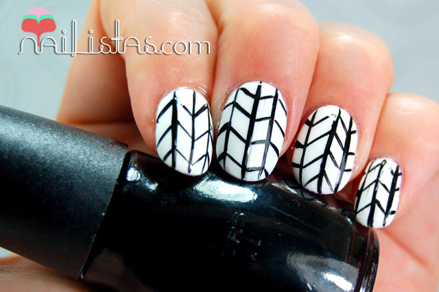 Uñas decoradas con motivos geométricos Uñas decoradas con motivos geométricos