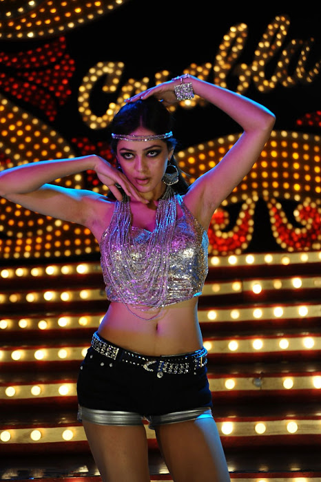 parvathi melton item song from dookudu unseen pics