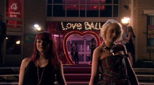 9 of the most CONTROVERSIAL moments from Skins series one, Entertainment