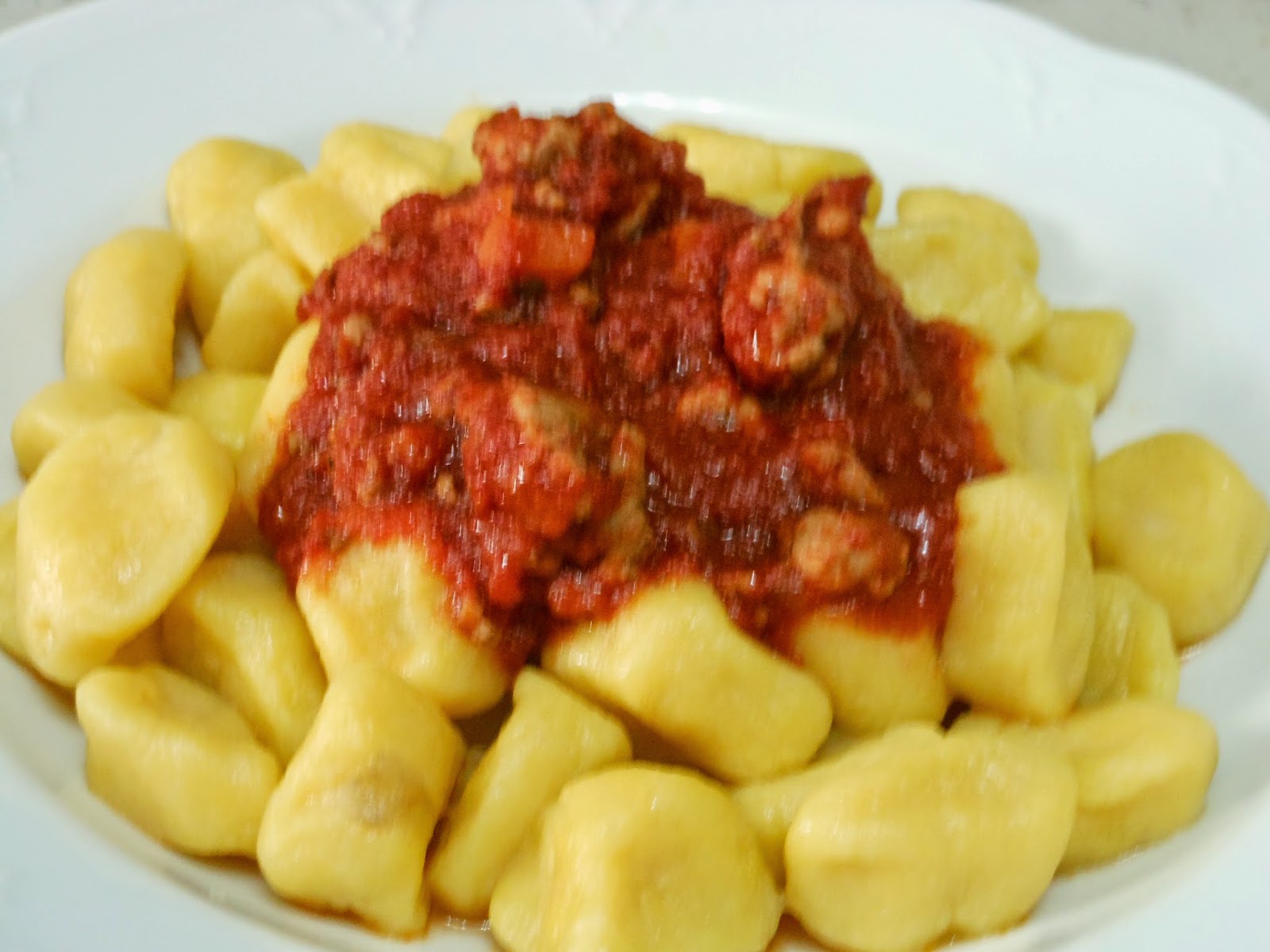 ..GIOVEDI' GNOCCHI DI SEMOLA RIMACINATA E UN BEL COLORE ..