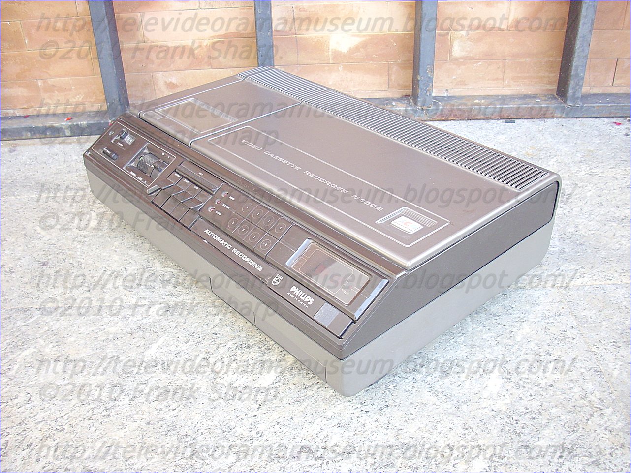 Tele Video Rama Museum ! PHILIPS VIDEO CASSETTE RECORDER VCR N1502