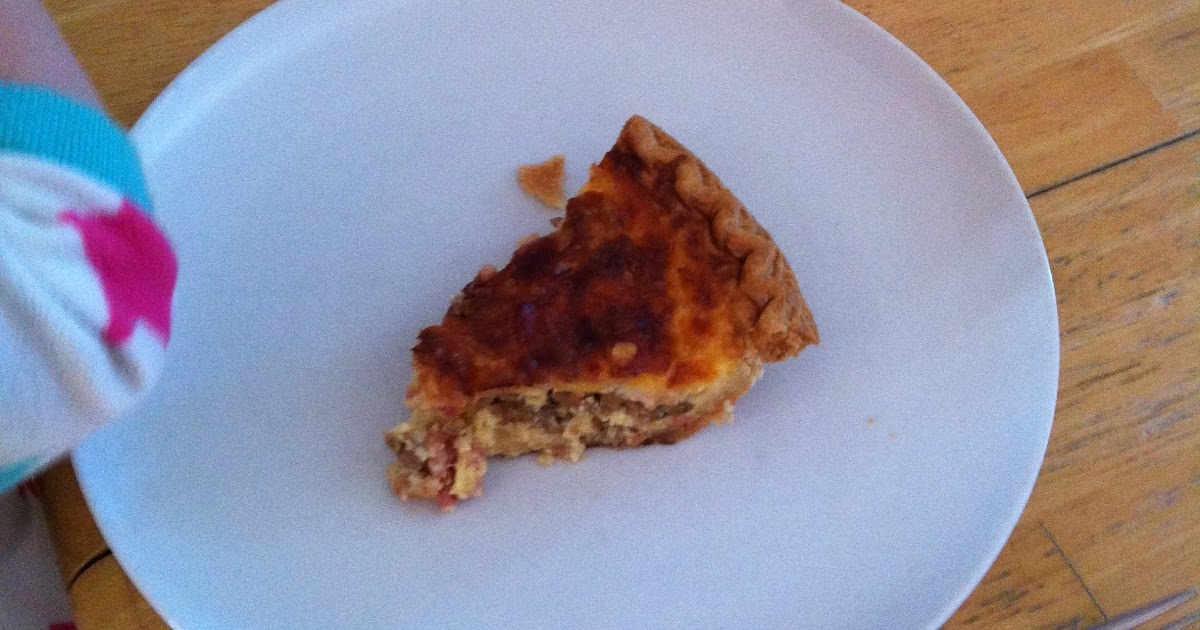 Serves4 Cheesy Bacon & Sausage Breakfast Quiche