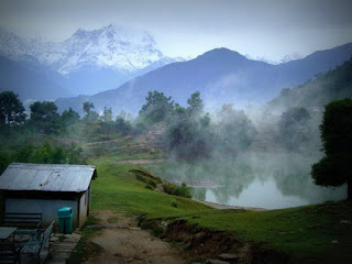 The majestic Chaukhamba overlooking the Deoriyatal