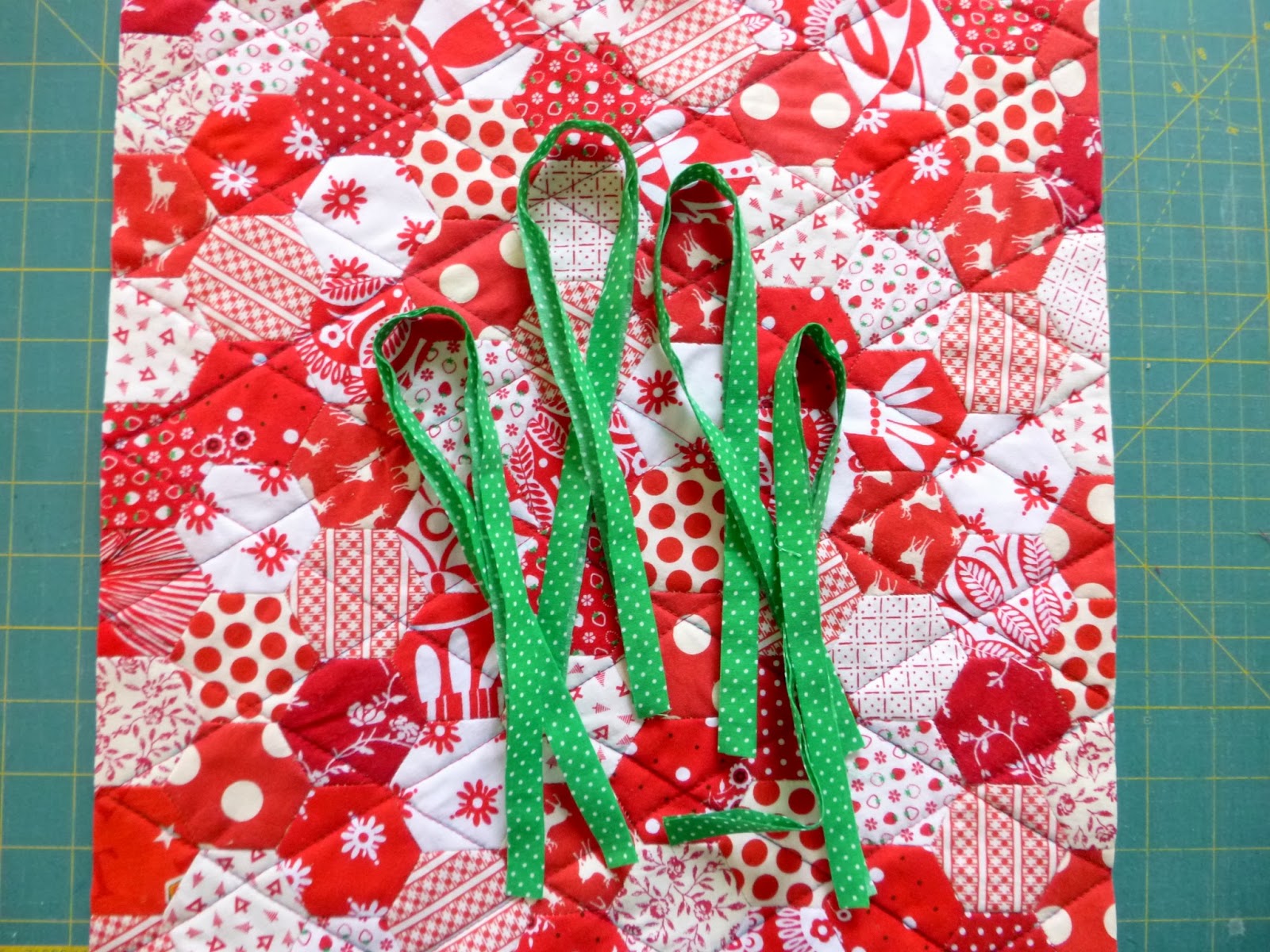 Sewn by Leila Gardunia Flanges! a tutorial for making a flanged binding