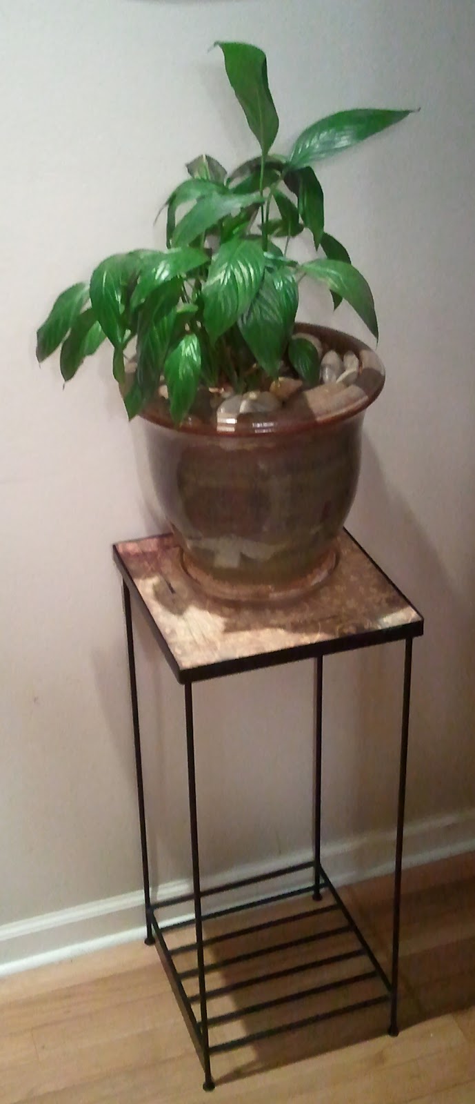 DIY Vintage Chic A quick and easy update to an old plant stand