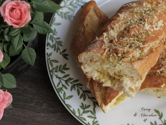 Pan con queso, aceite de oliva y orégano – Bread with cheese, olive oil and oregan Pan con queso, aceite de oliva y orégano – Bread with cheese, olive oil and oregan