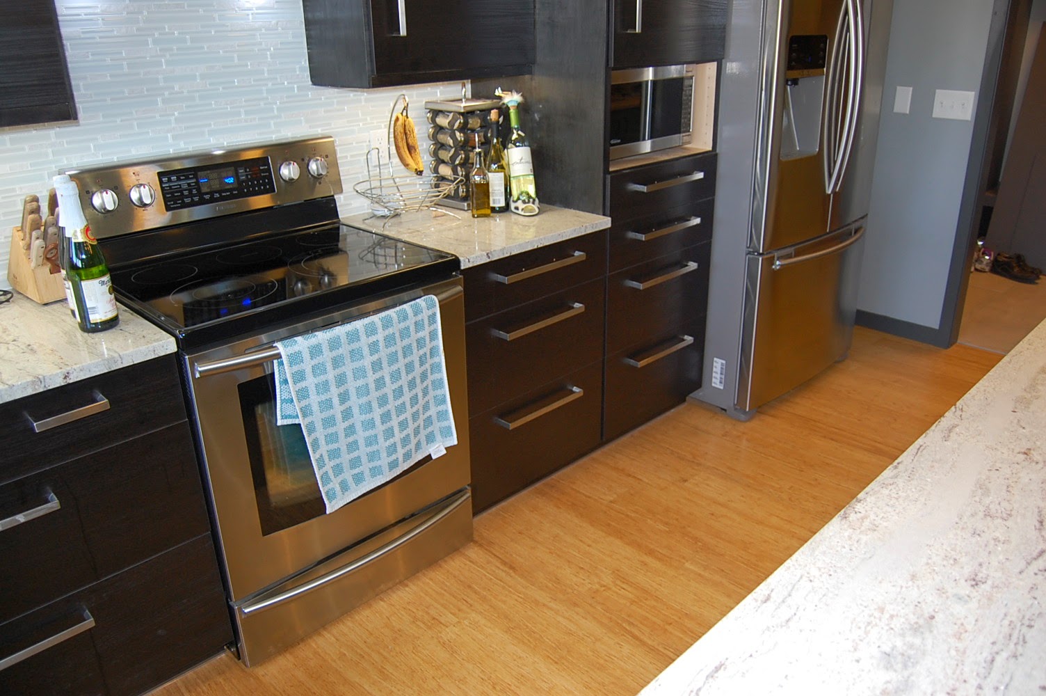 Kitchen garbage can cabinet On the Stove Top Baking Pans