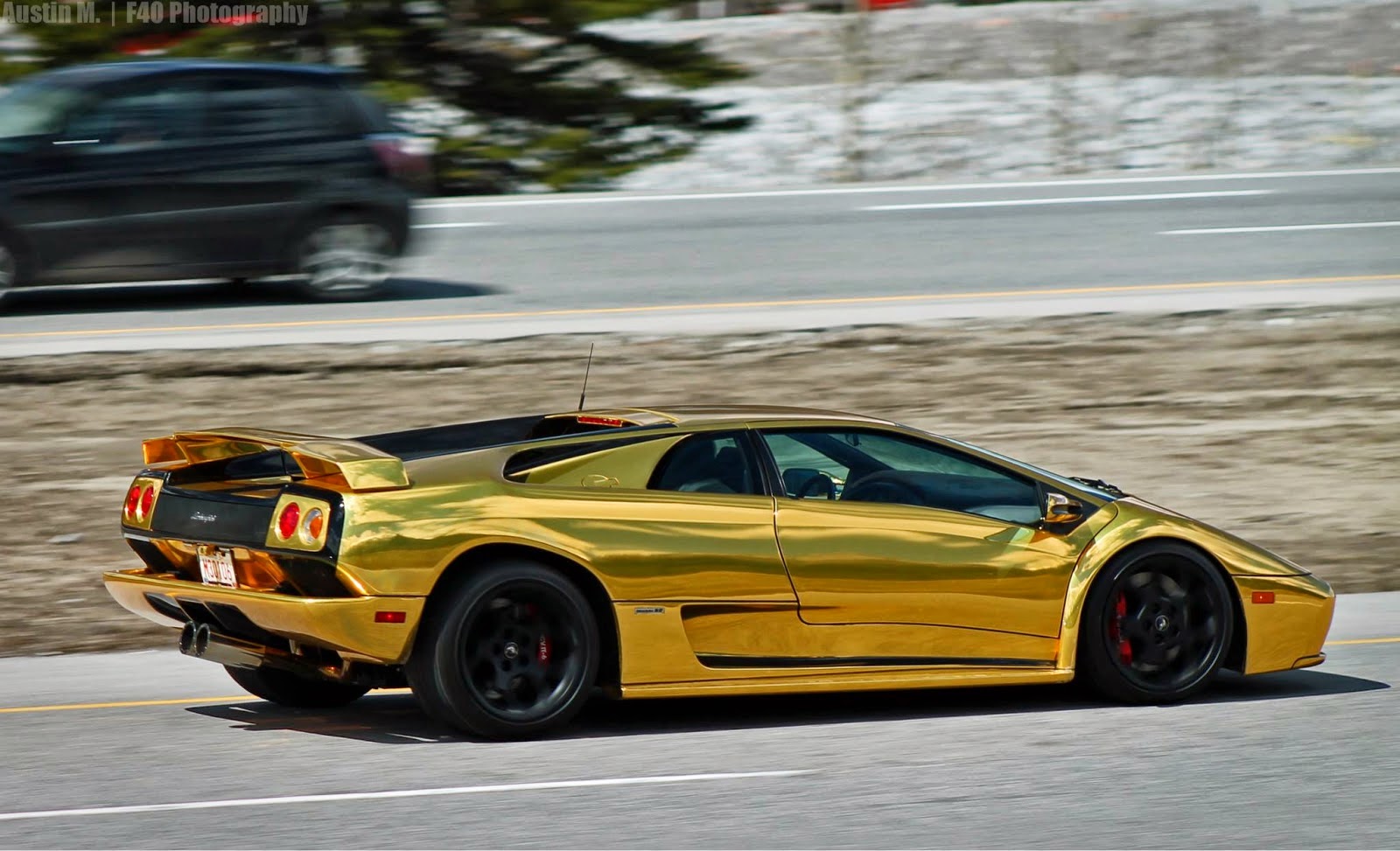 Tunned Ferrari F40 & The Gold Lamborghini Diablo Spotted ...