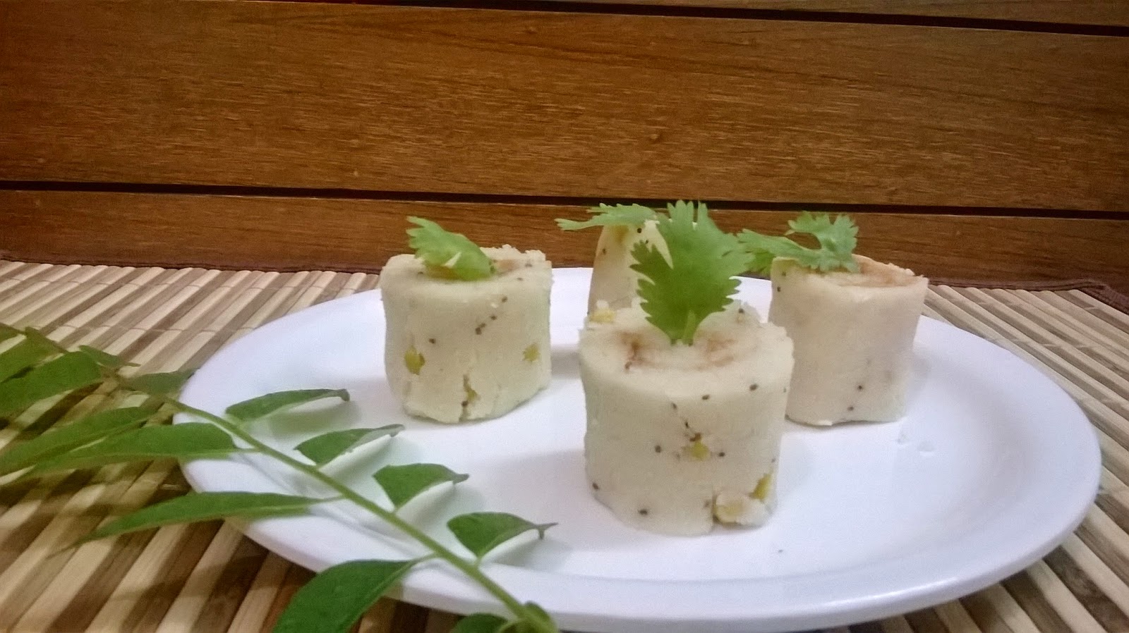 http://paakvidhi.blogspot.in/2014/08/upma-sushi.html