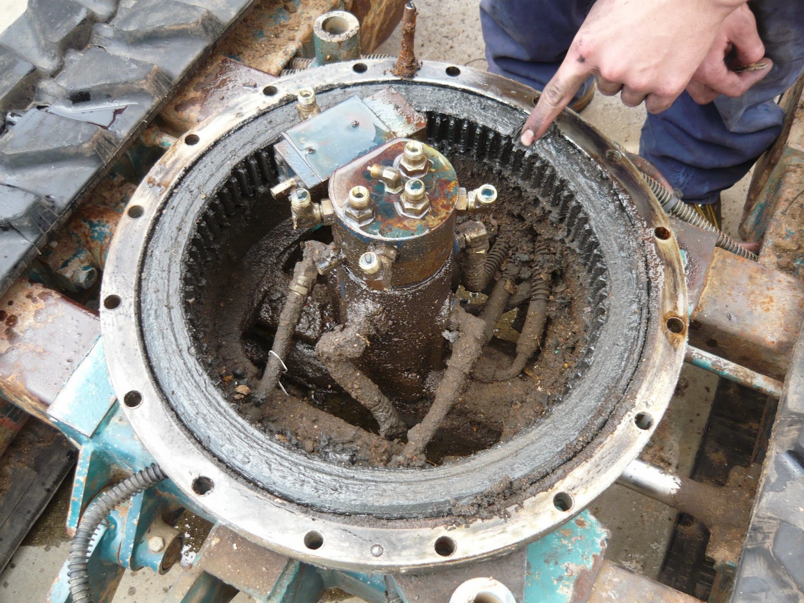 How A Slew Ring Works How A Slew Ring Works