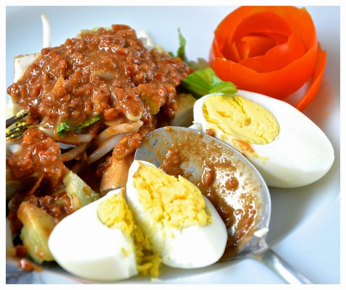 Indonesian Medan Food Gado Gado (Mix Vegetable Salad with Peanut and