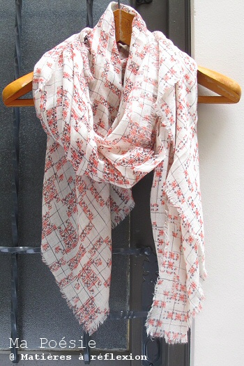 Foulard Folk, fluide ... et chaud !
