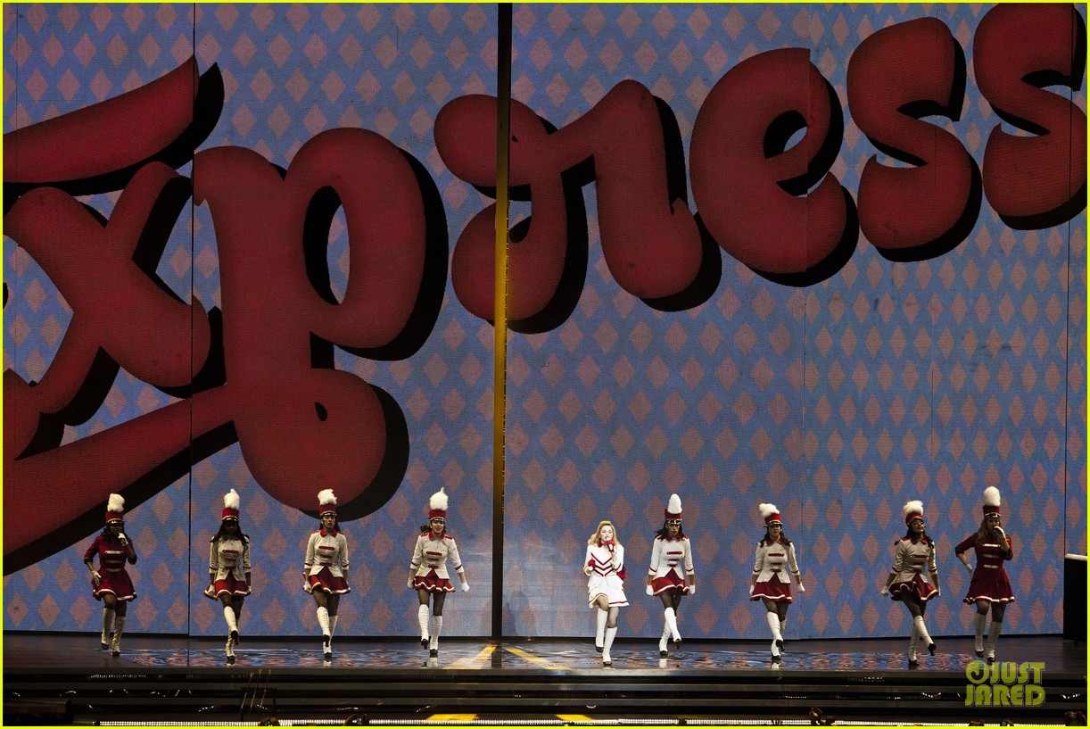 http://4.bp.blogspot.com/-iI3JEALIKV8/T8iSuPt5X9I/AAAAAAAAUk8/Fm-yJiyMOr0/s1600/madonna-mdna-tour-tel-aviv-06.jpg