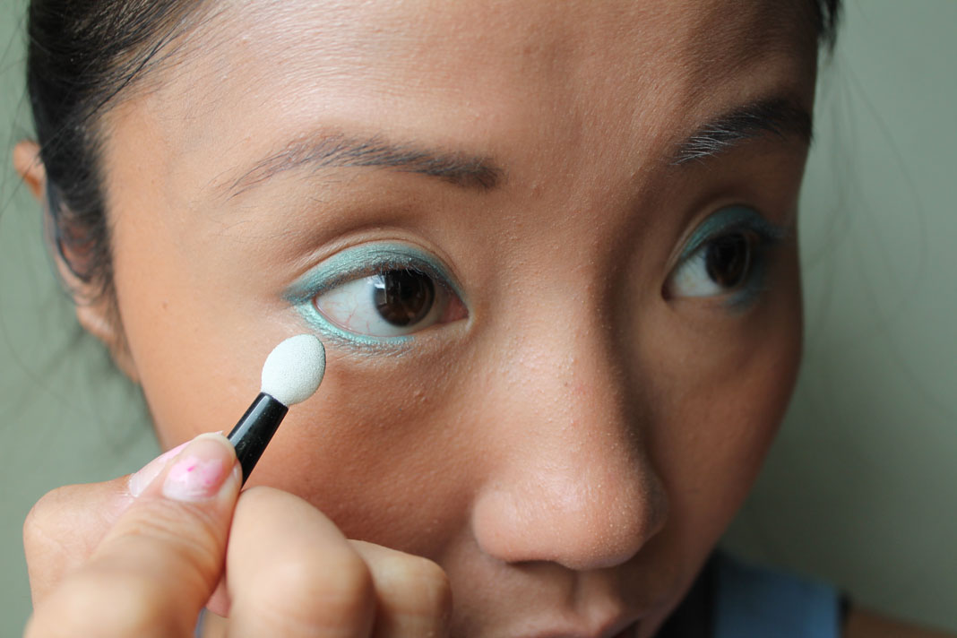 Asian Makeup Tips - Turqouise Eye Shadow