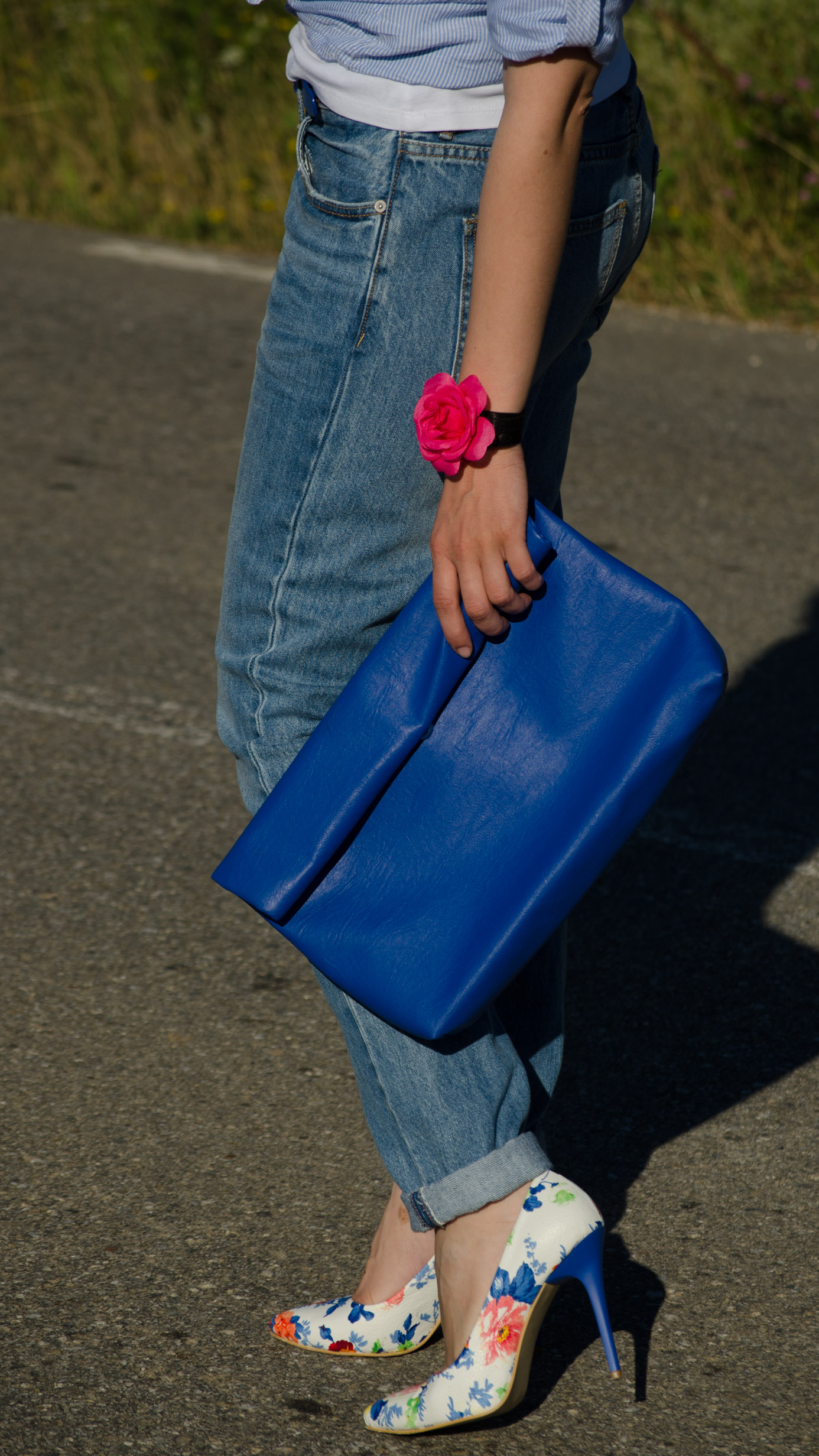 boyfriend jeans blue shirt heels with flowers blue clutch statement jewlery