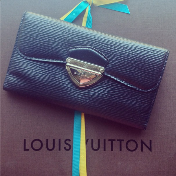 a stroke of fabulosity: louis vuitton curieuse wallet in aurore empreinte ☮