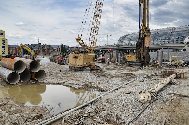 Baustelle Hauptbahnhof, Bohrungen für 50 Meter tiefe Betonfundamente, Europaplatz 1, 10551 Berlin, 15.06.2013