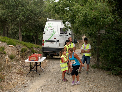 Avituallament sota mateix del Puig de la Guàrdia Avituallament sota mateix del Puig de la Guàrdia