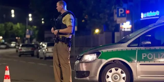 Νέα σφαγή στην Γερμανία: Αφγανός σκοτώνει 5χρονο παιδί και τραυματίζει βαριά την μητέρα του (βίντεο) Νέα σφαγή στην Γερμανία: Αφγανός σκοτώνει 5χρονο παιδί και τραυματίζει βαριά την μητέρα του (βίντεο)