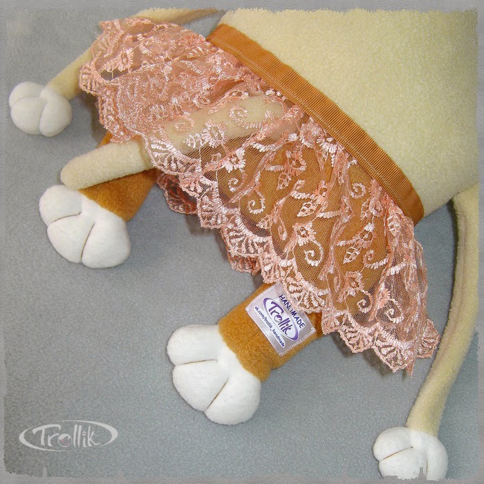 Кошка из флиса Мягкая игрушка подушка из флиса кошка
