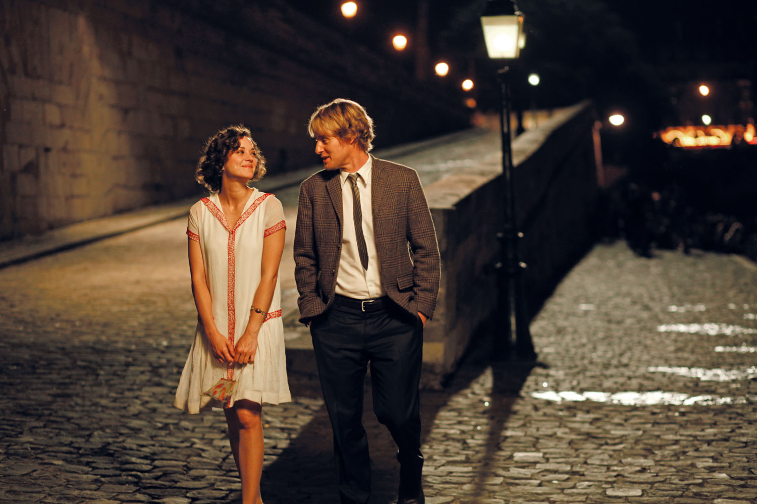 http://4.bp.blogspot.com/-iLoF2Xj0QUw/TijE1_QaVUI/AAAAAAAABRQ/jNEYgsUGBeo/s1600/Meia%2BNoite%2Bem%2BParis%2Bh.jpg