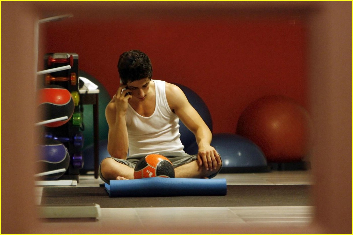 http://4.bp.blogspot.com/-iMJ0b7hqtfM/UCdh61v4AuI/AAAAAAAAF80/p5ay83ipZ3o/s1600/david-henrie-gym-workout-04.jpg