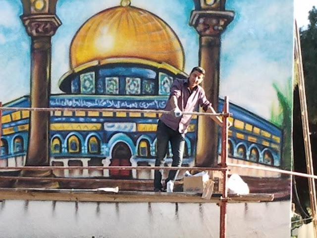 الفنان التشكيلي محمد الديري يرسم جدارية للقدس في بيروت الفنان التشكيلي محمد الديري يرسم جدارية للقدس في بيروت