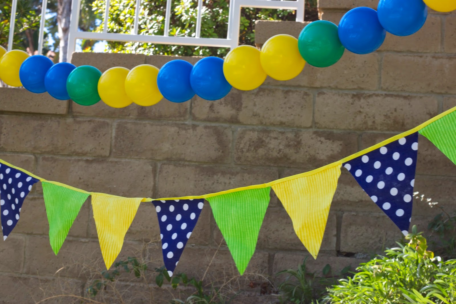 Hooray Plastic Ball Garland Howto!