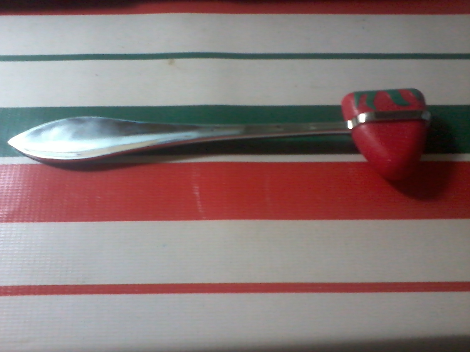 Senjata semasa ujian. Tak apa lah bentuk strawberry boleh guna untuk