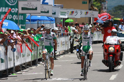 http://4.bp.blogspot.com/-iOxZUXfhpvw/Td6b1hSufDI/AAAAAAAABKw/Vxs0ZgvtT98/s640/Sevilla-y-Henao.jpg