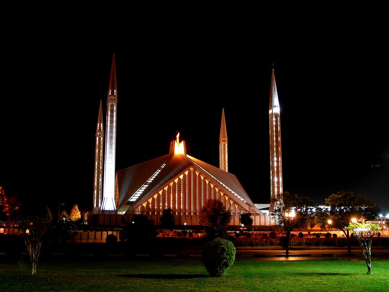 The largest mosque in the world: the heart of the Islamic world 60 The largest mosque in the world: the heart of the Islamic world 86