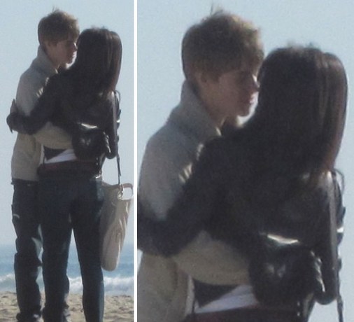 selena gomez and justin bieber at the beach. justin bieber selena gomez