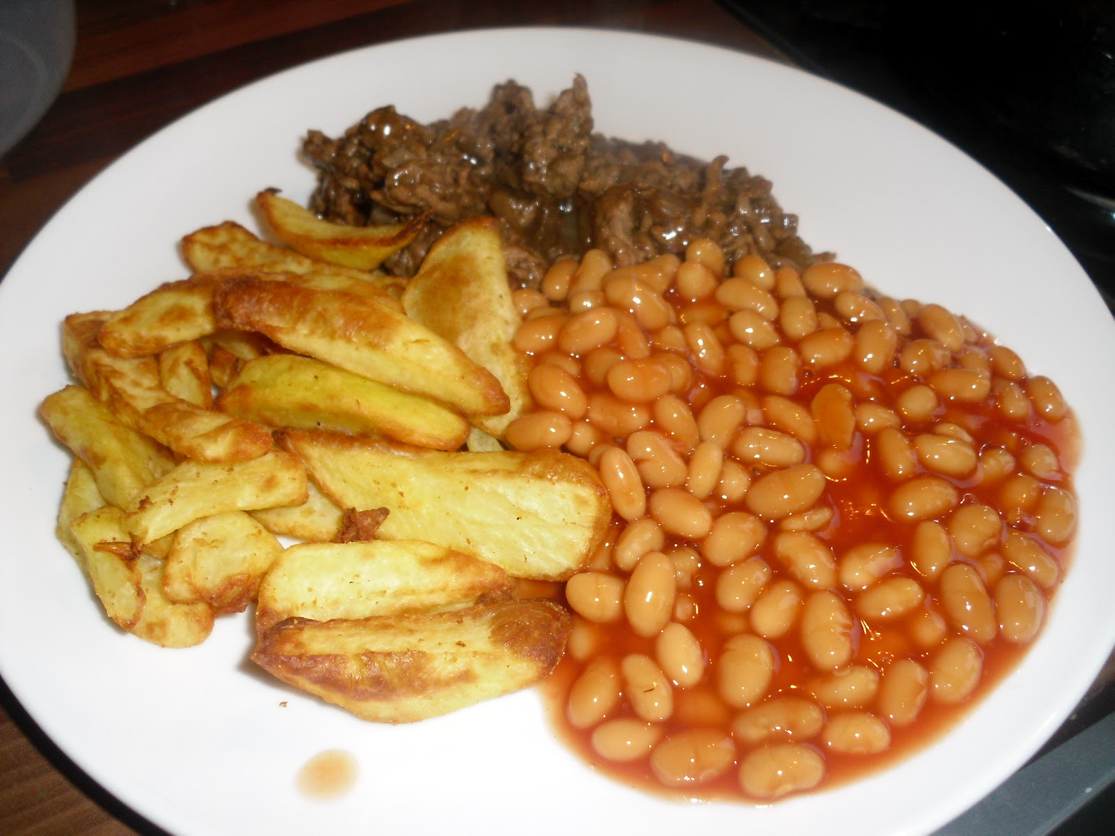 TheNipTuckFoodBlog Weightwatchers Real Chips, baked beans and savory gravy mince