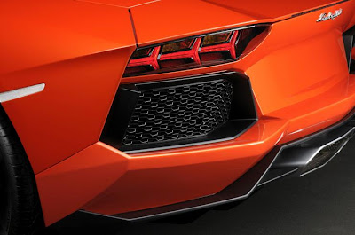 http://4.bp.blogspot.com/-iQOCT20xUbc/ToCnzz3u8DI/AAAAAAAAAOs/xwVI3wmJrDM/s400/2012%2BLamborghini%2BAventador%2BLP700-4%2B.jpeg 2012%2BLamborghini%2BAventador%2BLP700-4%2B