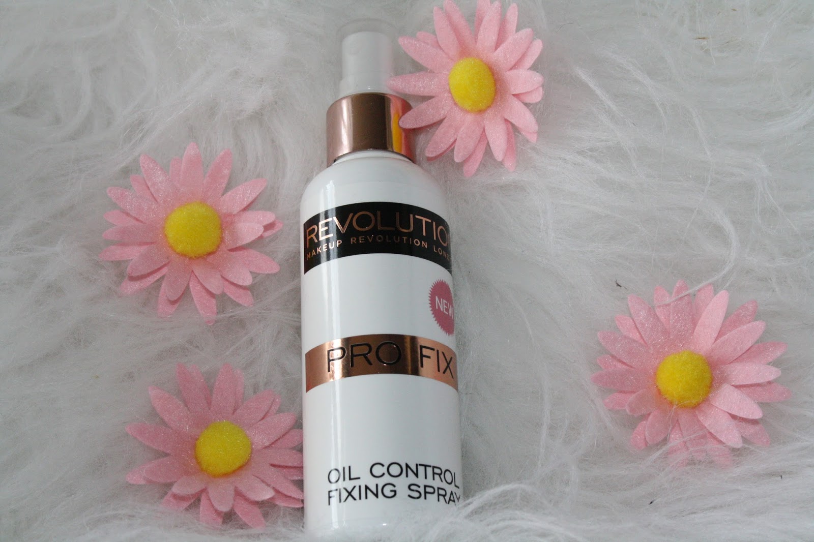 beautyqueenuk Makeup Revolution Oil Control Fixing Spray
