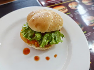 bernardi_burger_factory_shop_review_love_likes_valentine_valentines_inijie_follow_follower_instagram_blogger_food_foodies_foodie_girl_selfie_selca_post_entri_ham_burger_patty_spongebob_journey_holiday_vacancy_chippeido_chintya_marcheline_leonardo