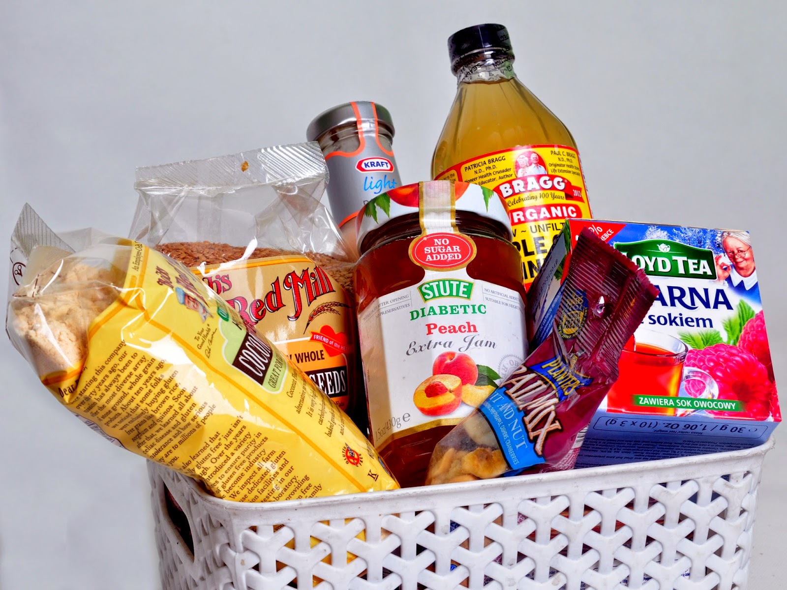 GET THESE YUMMY FRUIT BASKETS & GIFT HAMPERS FOR CHRISTMAS FROM SO FRESH NEIGHBORHOOD MARKET