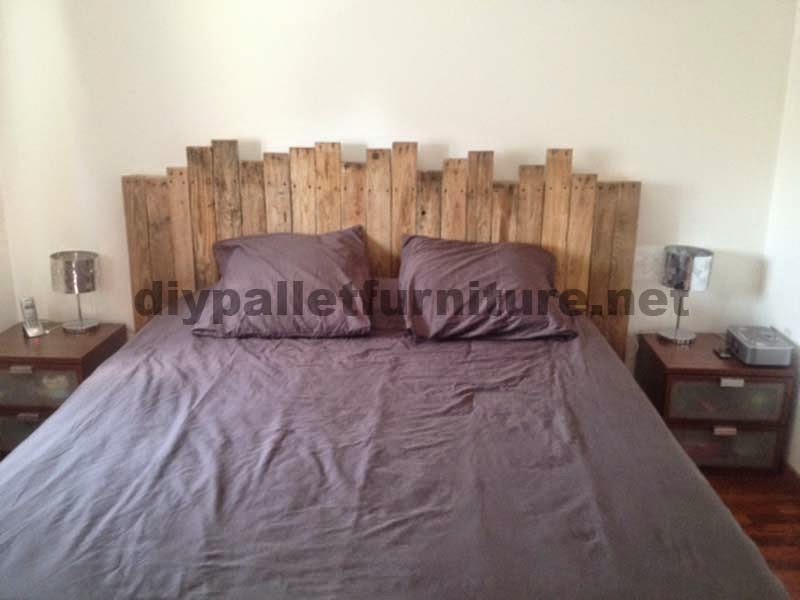 se han utilizado 2 palets como base para hacer el ancho de la cama y los otros 2 para obtener las tablas que revisten todo el cabecero - Cabeceros Con Palets se han utilizado 2 palets como base para hacer el ancho de la cama y los otros 2 para obtener las tablas que revisten todo el cabecero - Cabeceros Con Palets